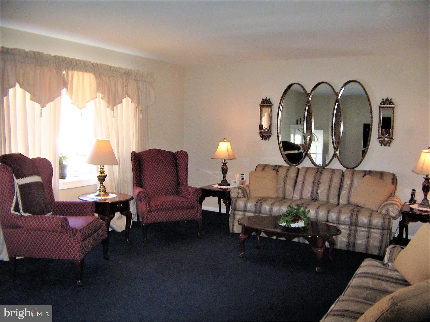12625 Ramer Road Philadelphia, PA 19154 - Photo 3 of 22 Living Room