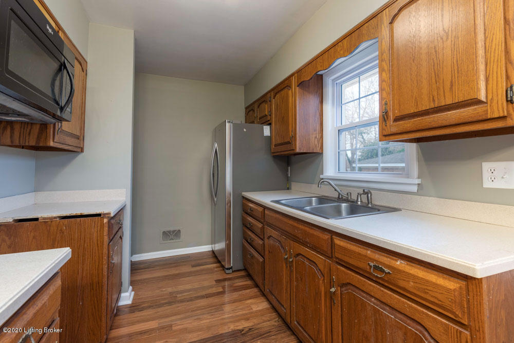 10707 Deering Road Louisville, KY 40272 - Photo 13 of 49 Deering013
