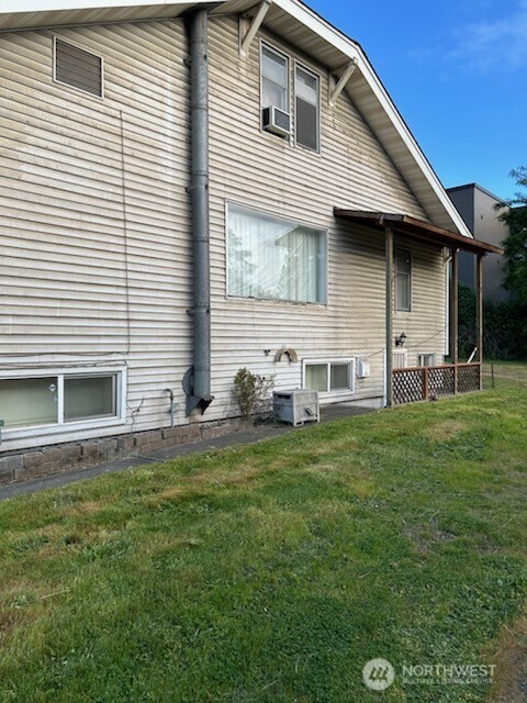 2816 Southwest Dakota Street Seattle, WA 98126 - Photo 4 of 6
