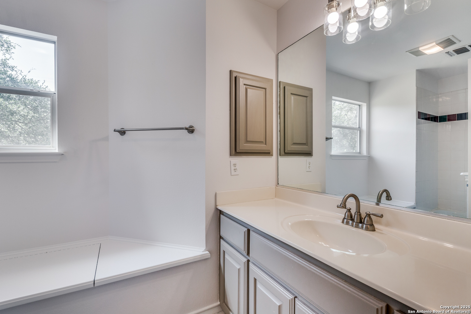 9109 Windwick Boerne, TX 78006 - Photo 28 of 35 a bathroom with a sink a large mirror and a bathtub