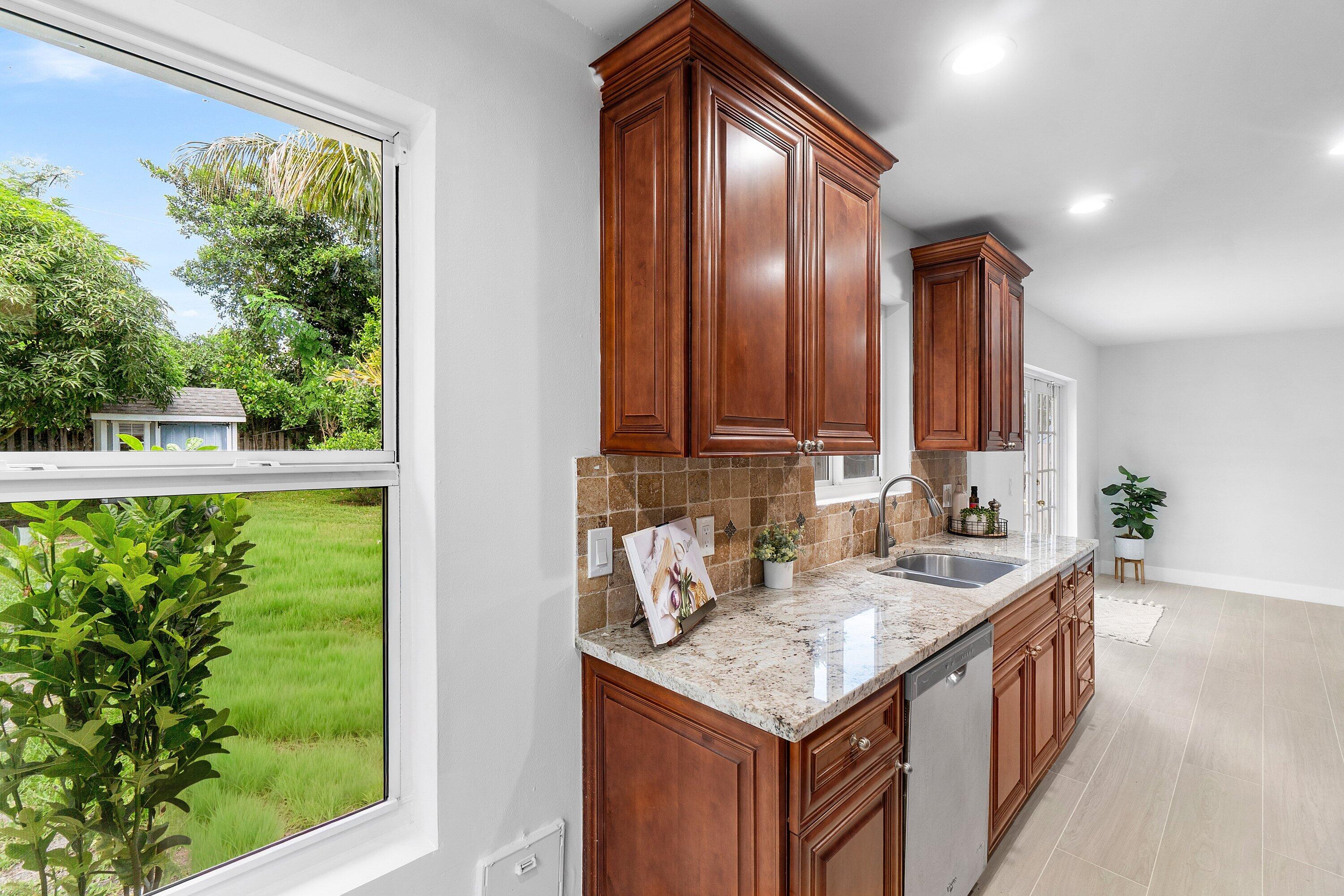 5119 Oak Hill Road Delray Beach, FL 33484 - Photo 13 of 44 013-5119OakHillRoad-DelrayBeach-FL-33484