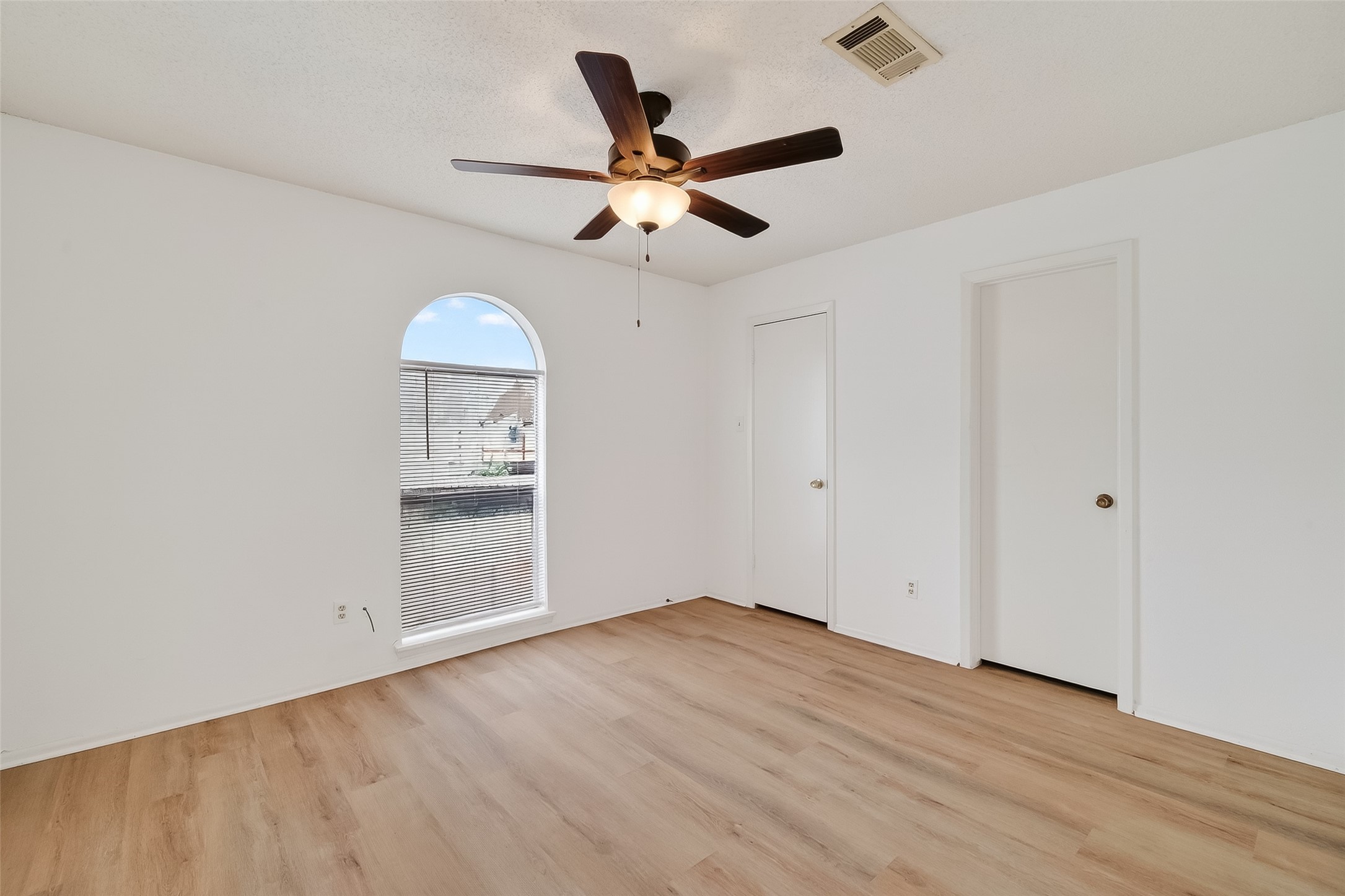 7861 Cook Road Houston, TX 77072 - Photo 17 of 20 wooden floor in an empty room with a window