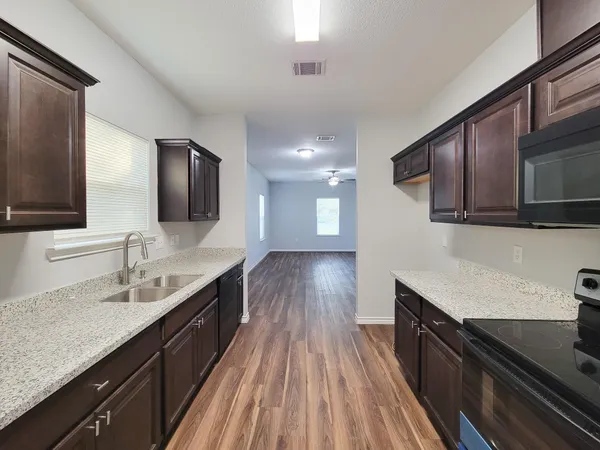 $1,600 | 3201 J P Davis Avenue, Bay City, TX 77414