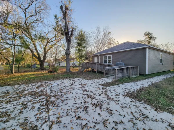 $1,600 | 3201 J P Davis Avenue, Bay City, TX 77414