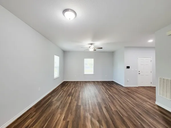 $1,600 | 3201 J P Davis Avenue, Bay City, TX 77414