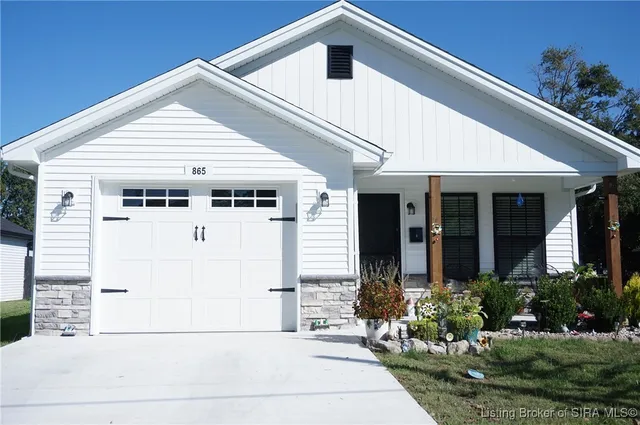 $237,500 | 865 South Main Street, Scottsburg, IN 47170