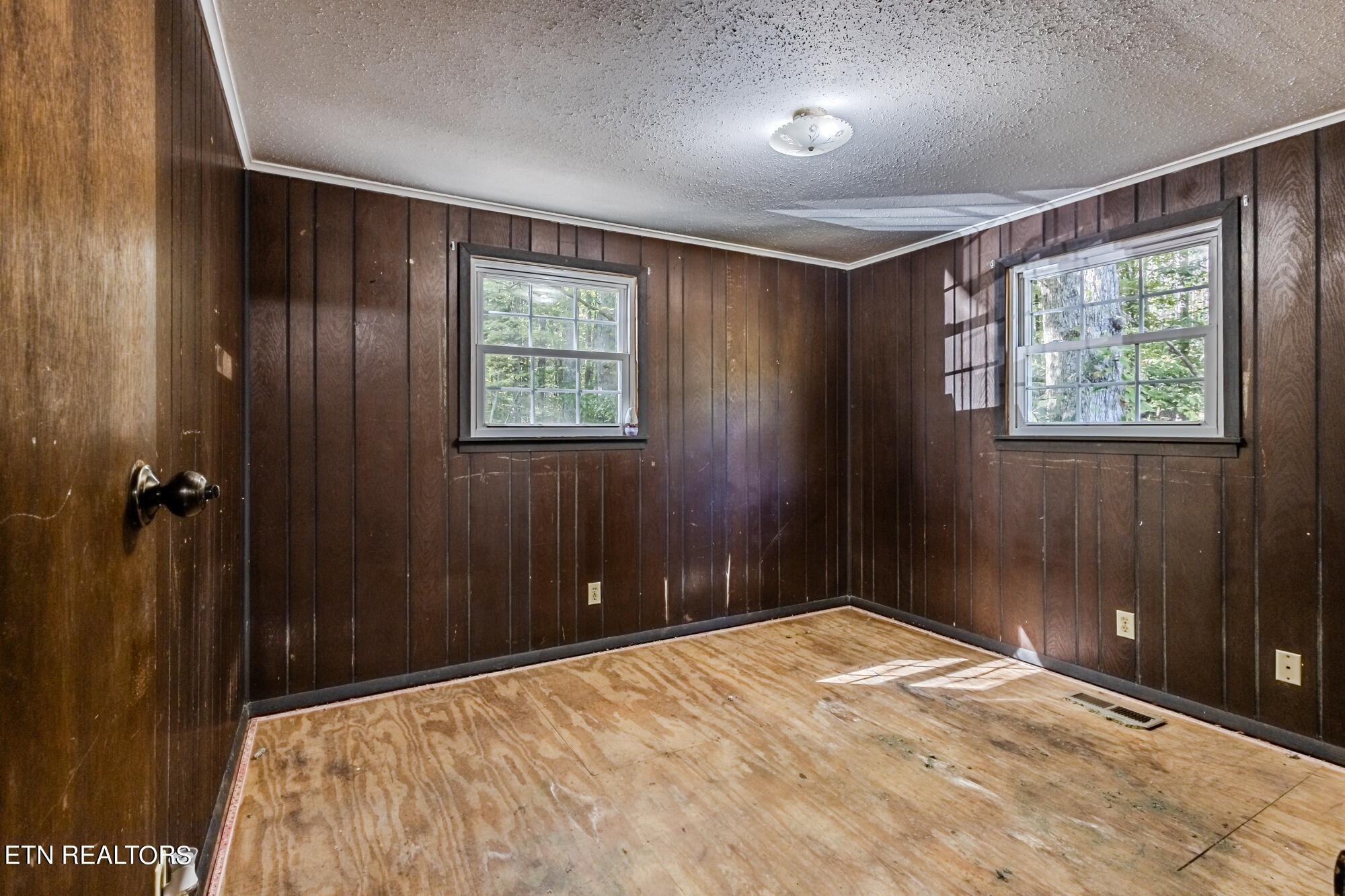 118 County Road 182 Decatur, TN 37322 - Photo 23 of 27 a bedroom with a bed and a window