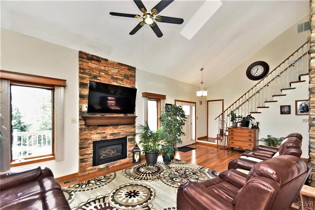 968 Gove Road Nazareth, PA 18064 - Photo 2 of 28