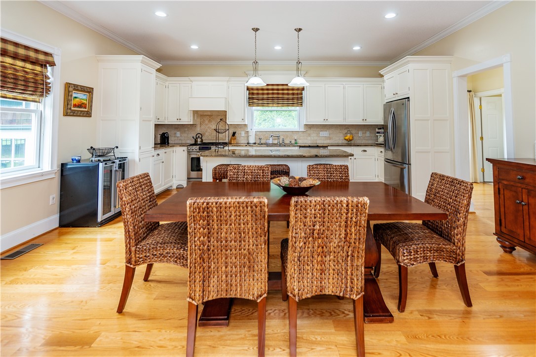 7 Gibson Avenue Narragansett, RI 02882 - Photo 9 of 27