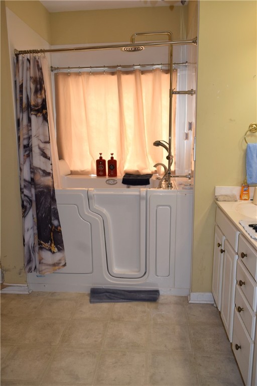 124 Elliott Circle Anderson, SC 29621 - Photo 5 of 11 Walk in tub