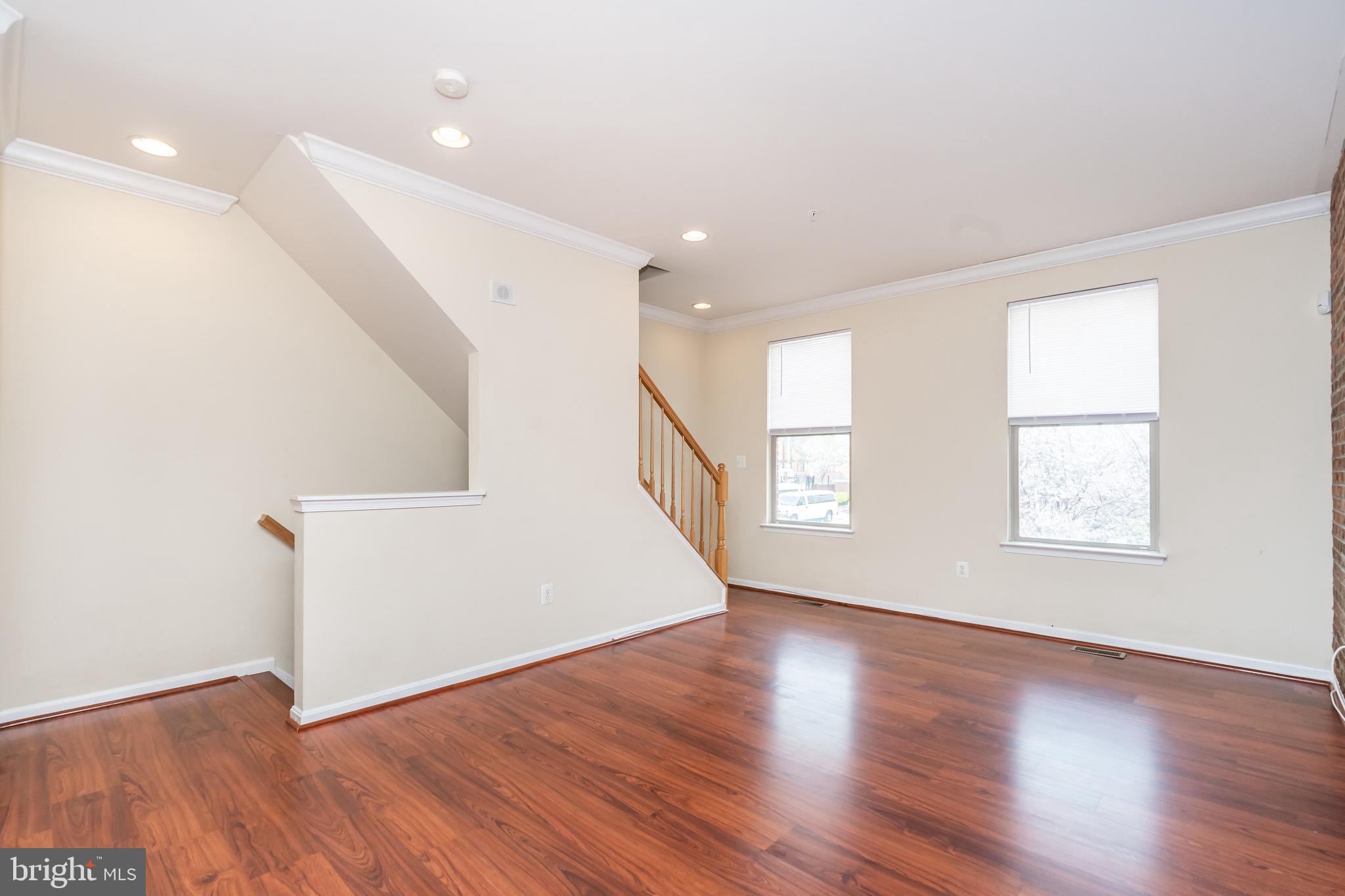 8 South Exeter Street, Unit 142 Baltimore, MD 21202 - Photo 11 of 43 Living Room