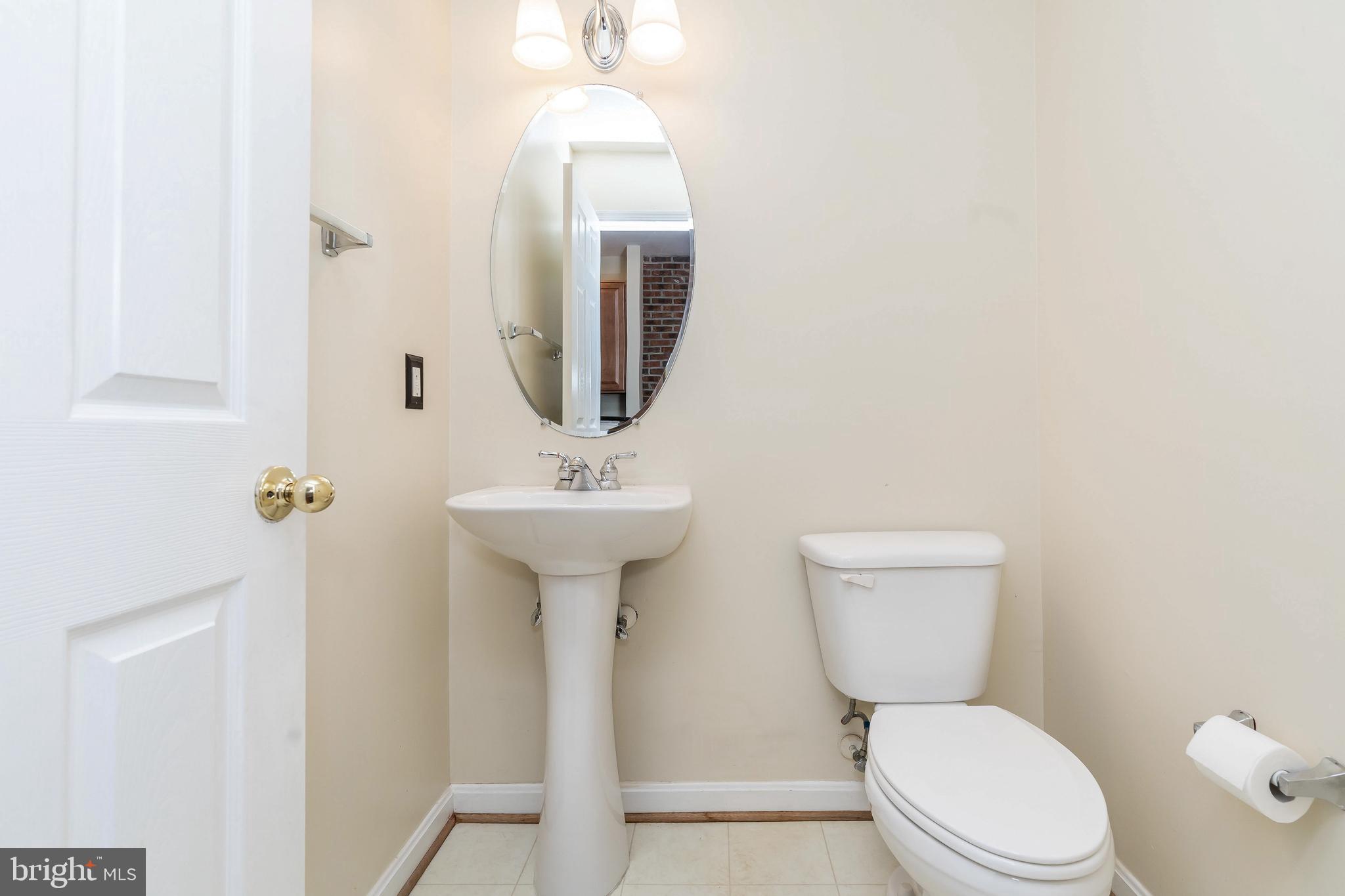 8 South Exeter Street, Unit 142 Baltimore, MD 21202 - Photo 16 of 43 Powder Room
