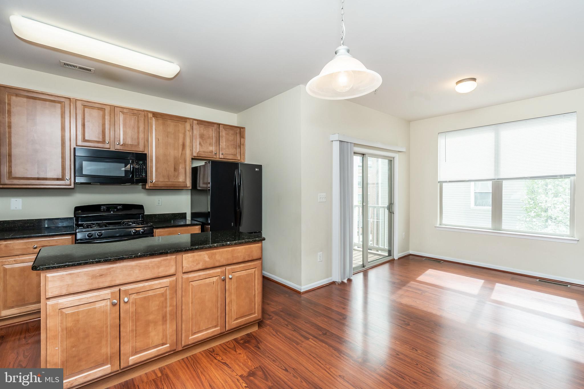 8 South Exeter Street, Unit 142 Baltimore, MD 21202 - Photo 20 of 43 Kitchen sitting area opens to deck