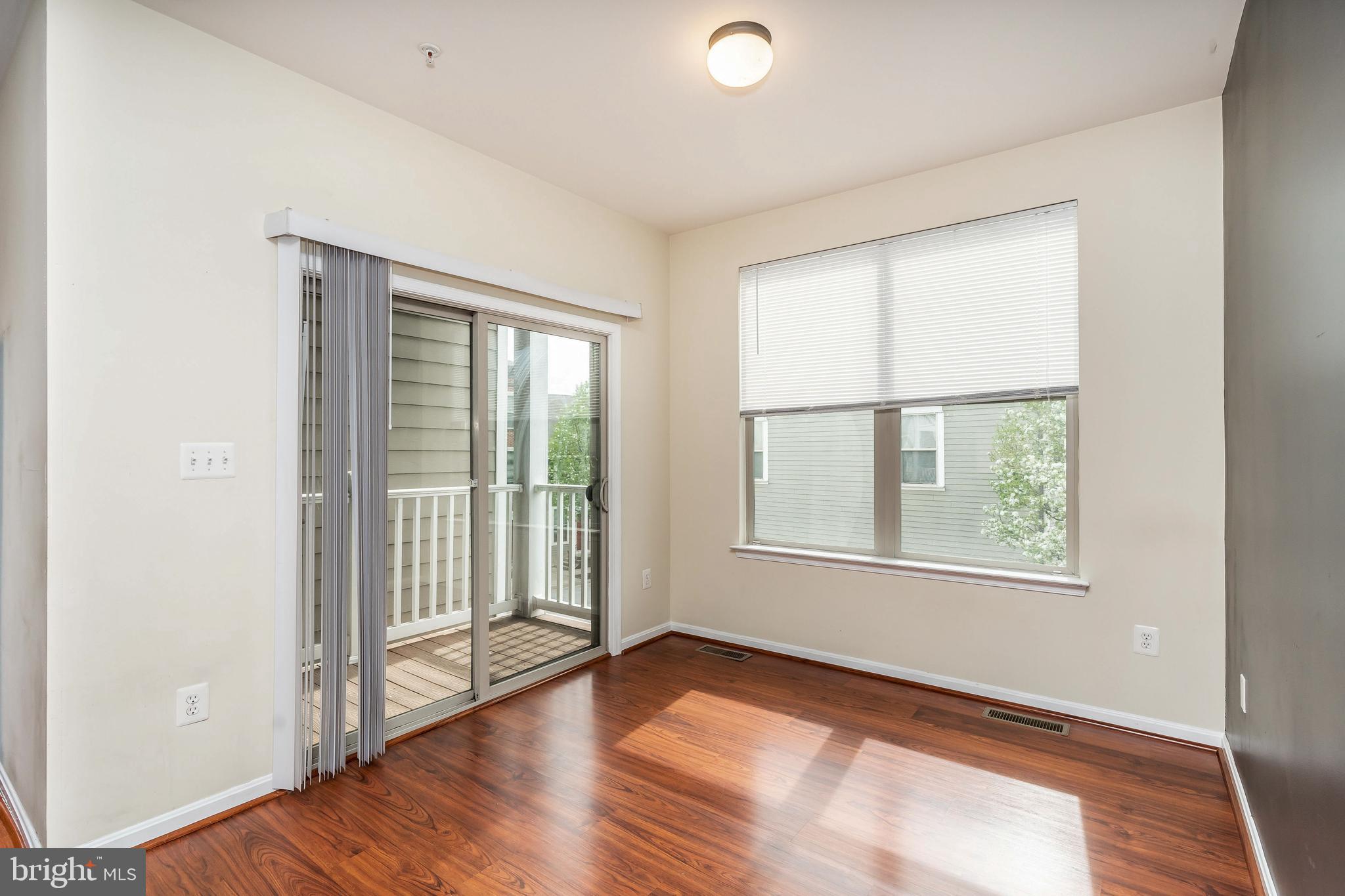 8 South Exeter Street, Unit 142 Baltimore, MD 21202 - Photo 21 of 43 Sliders to Deck
