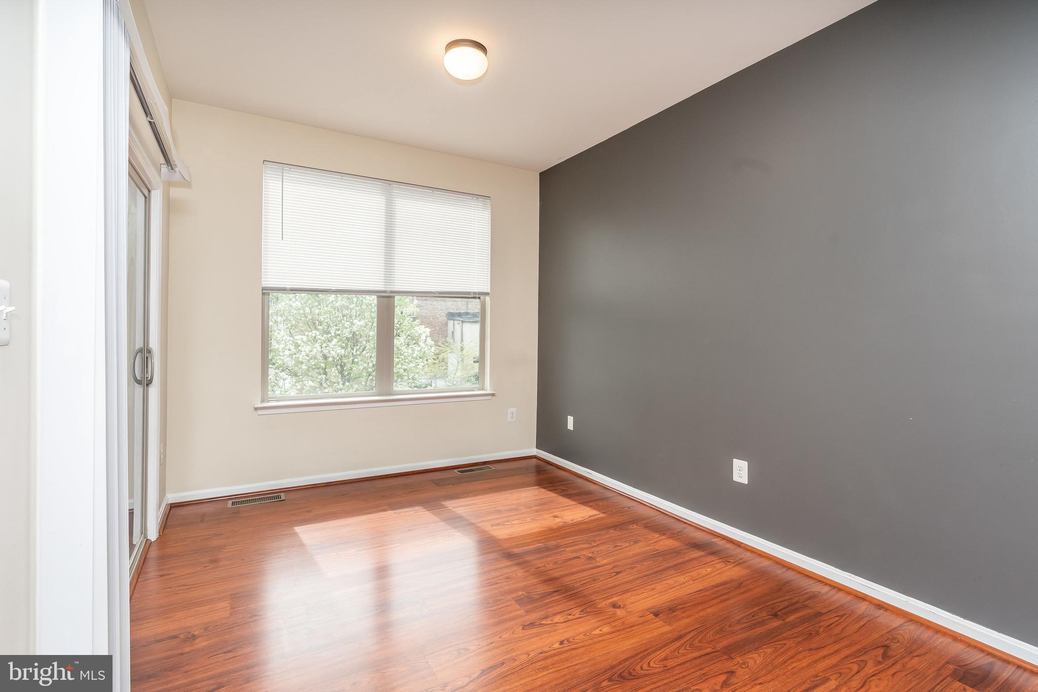 8 South Exeter Street, Unit 142 Baltimore, MD 21202 - Photo 22 of 43 Sitting area off of the Kitchen
