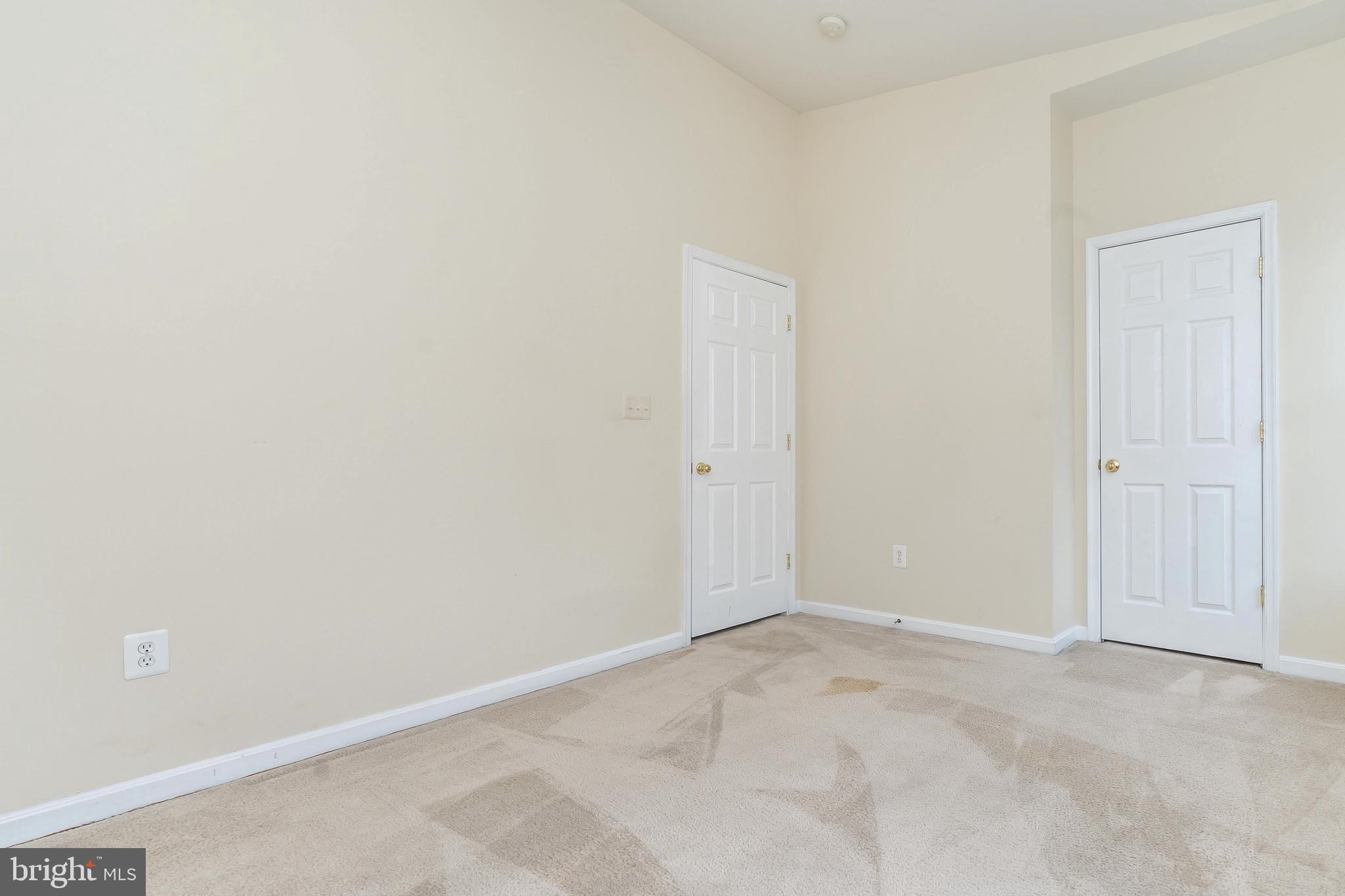 8 South Exeter Street, Unit 142 Baltimore, MD 21202 - Photo 24 of 43 2nd Bedroom w/ vaulted ceiling