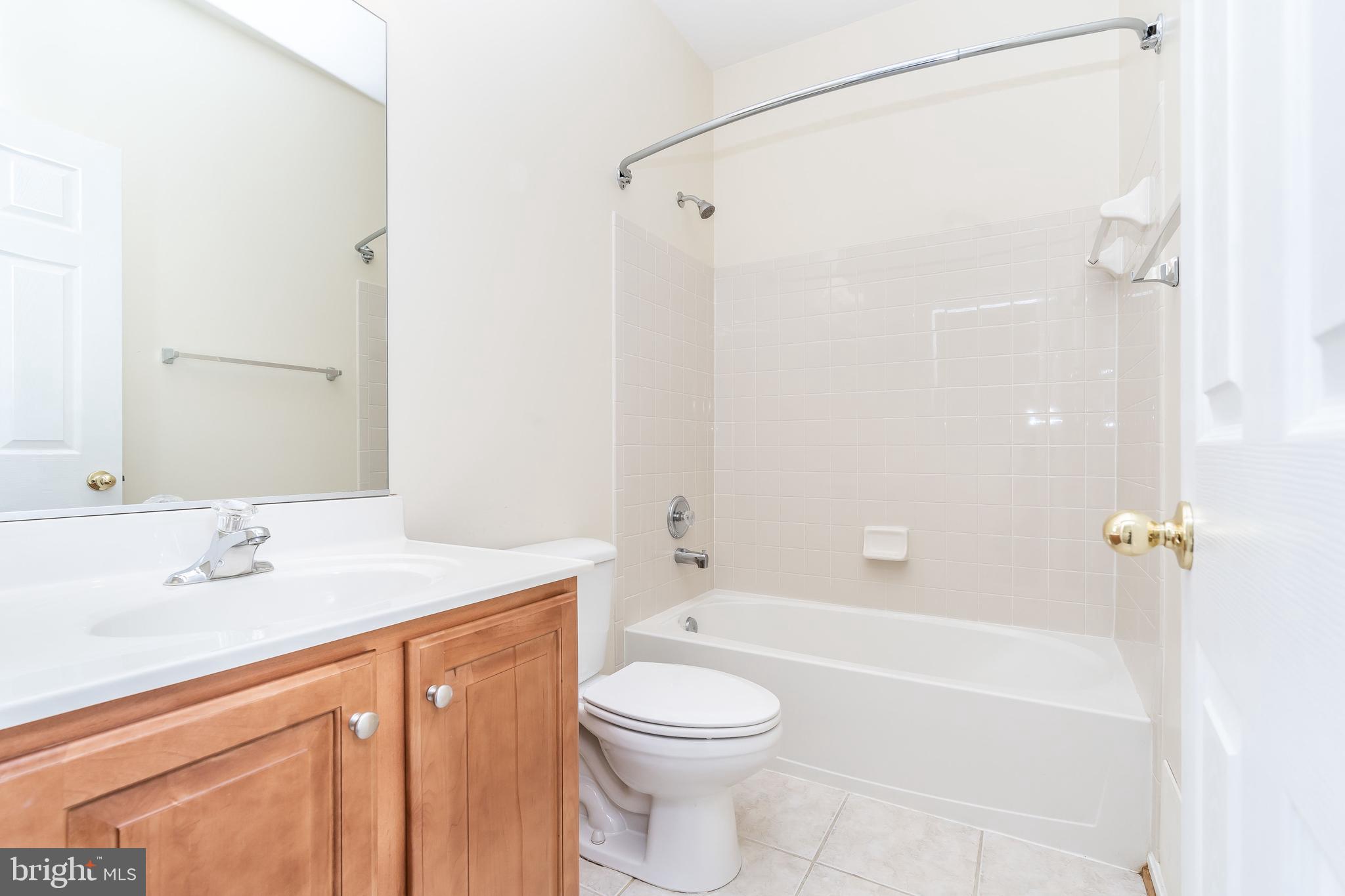 8 South Exeter Street, Unit 142 Baltimore, MD 21202 - Photo 26 of 43 Hall Full Bath