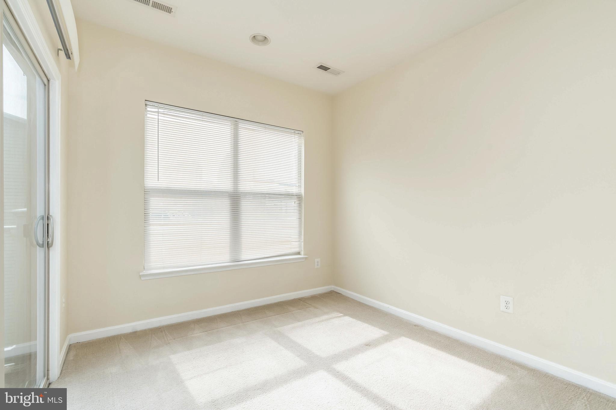 8 South Exeter Street, Unit 142 Baltimore, MD 21202 - Photo 29 of 43 Owners Suite with Sitting area