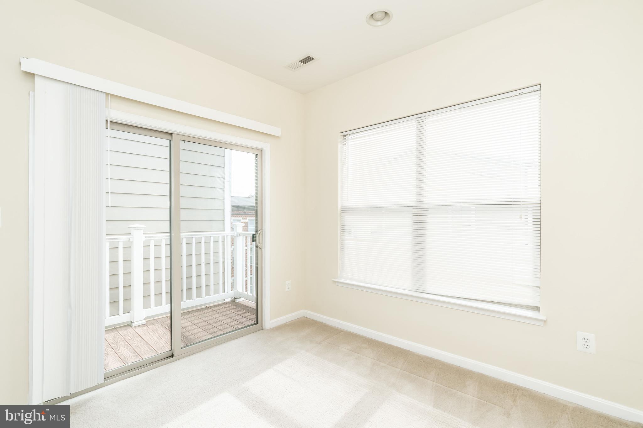 8 South Exeter Street, Unit 142 Baltimore, MD 21202 - Photo 31 of 43 Bedroom sitting area