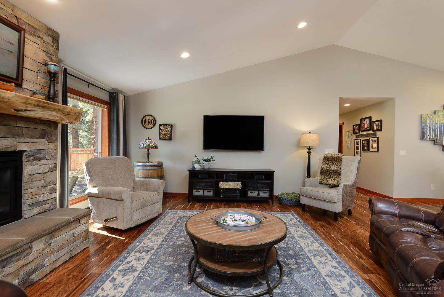 19021 Baker Road Bend, OR 97702 - Photo 5 of 25 Gallery Image 5