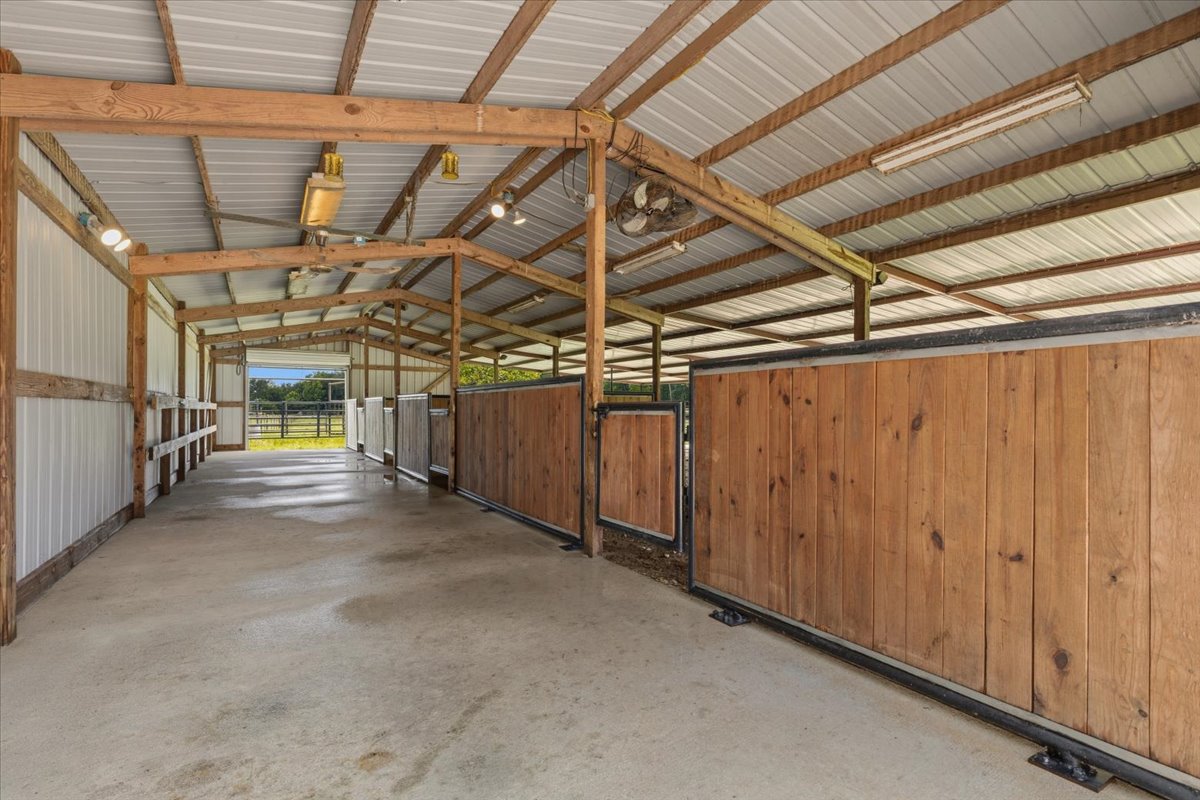4140 County Road 467 Elgin, TX 78621 - Photo 25 of 40