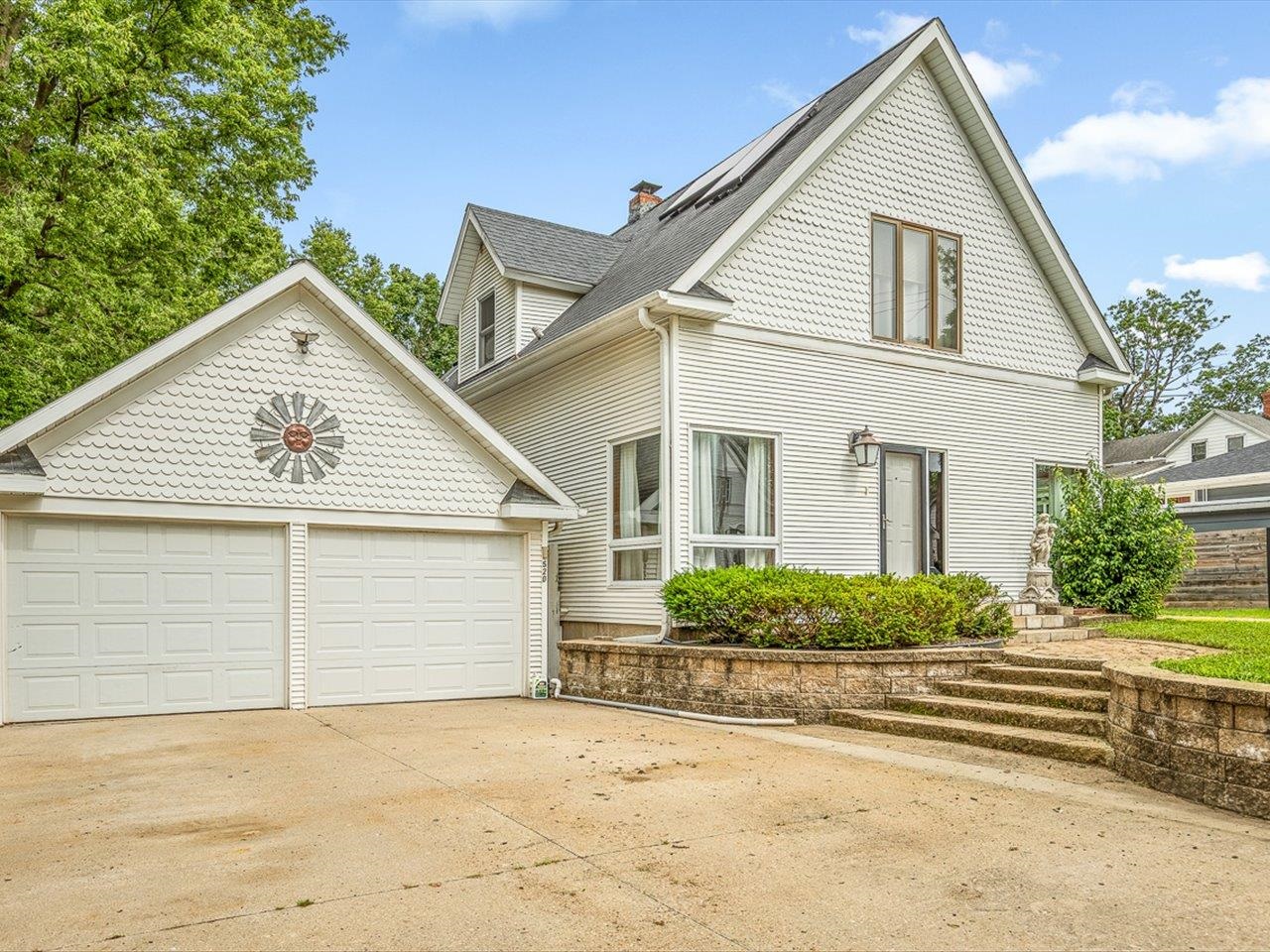 520 Division Street Pecatonica, IL 61063 - Photo 1 of 37
