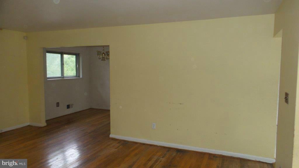 4314 Kinmount Road Lanham, MD 20706 - Photo 3 of 24 Living Room
