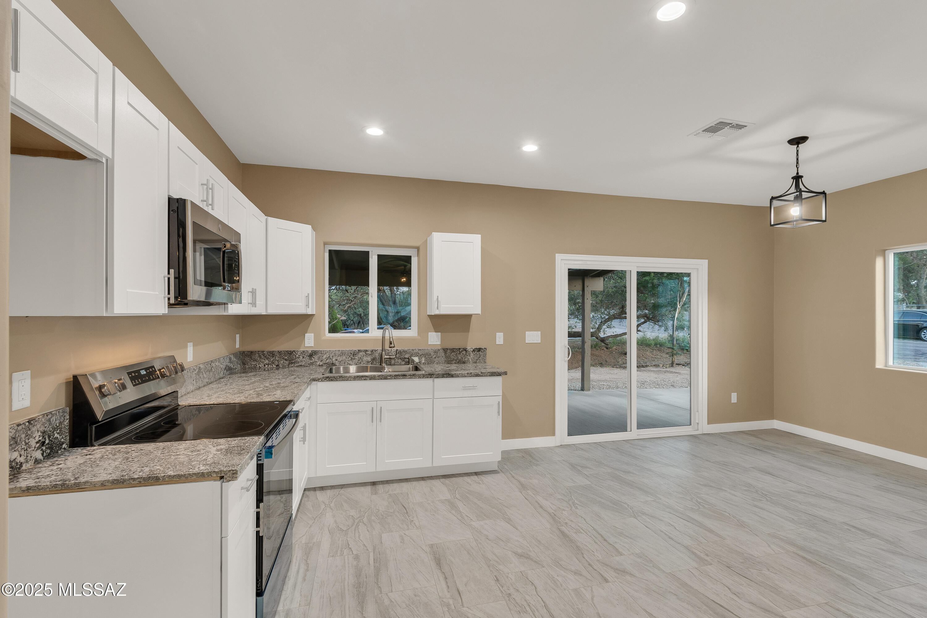885 Via Rosamorada Rio Rico, AZ 85648 - Photo 16 of 46