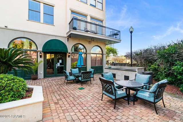 $239,000 | 201 Settlers Trace Boulevard, Unit 4404, Lafayette, LA 70508