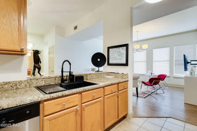 $239,000 | 201 Settlers Trace Boulevard, Unit 4404, Lafayette, LA 70508