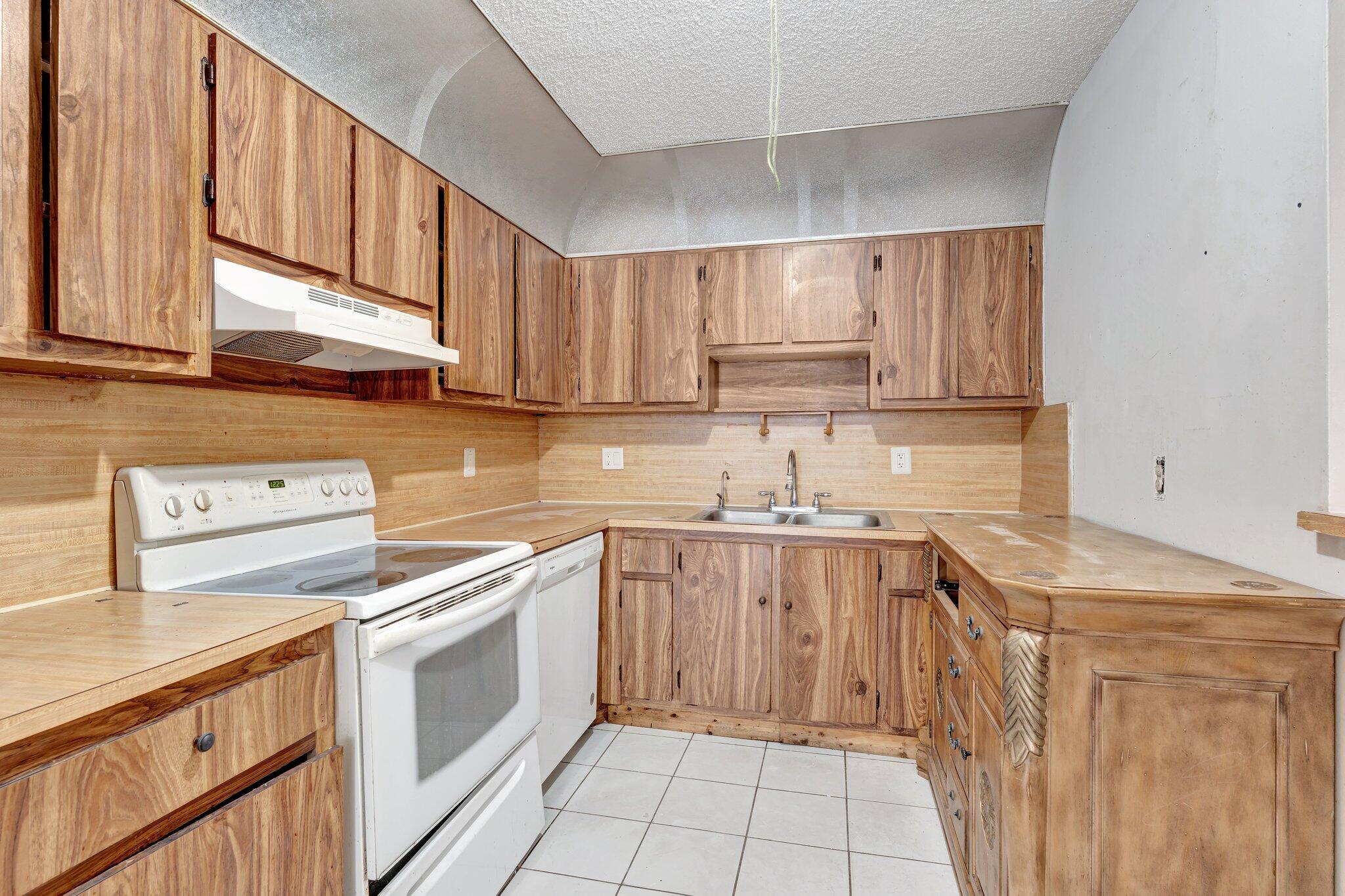 6160 Southwest 4th Street Margate, FL 33068 - Photo 12 of 31 17-web-or-mls-DSC01059