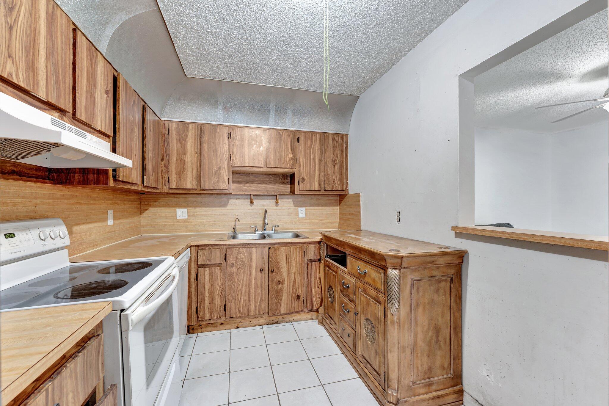 6160 Southwest 4th Street Margate, FL 33068 - Photo 13 of 31 18-web-or-mls-DSC01064