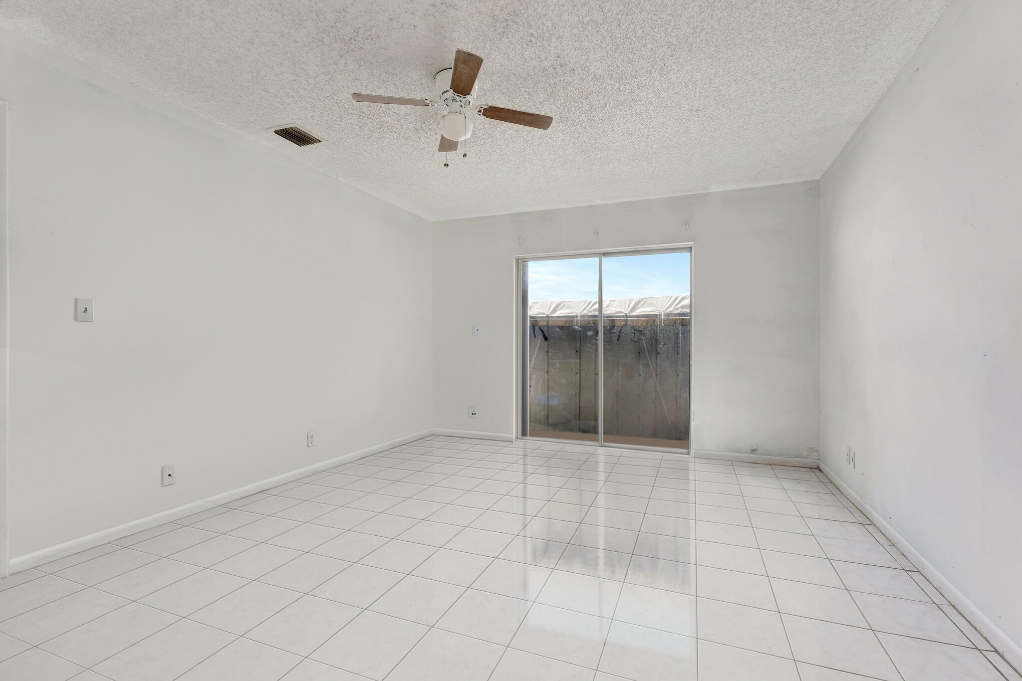 6160 Southwest 4th Street Margate, FL 33068 - Photo 17 of 31 6-web-or-mls-DSC00994