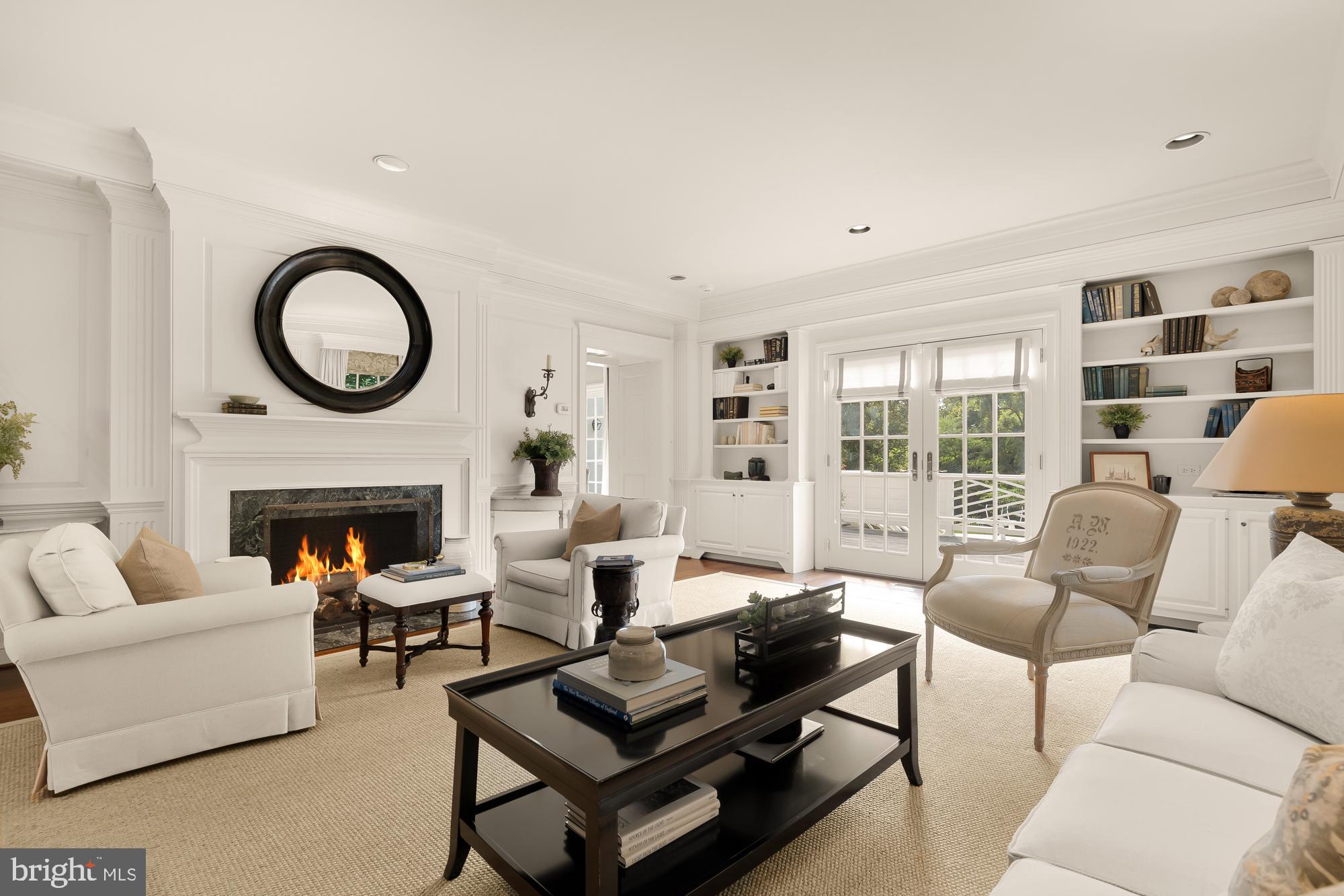 11101 Piney Meetinghouse Road Potomac, MD 20854 - Photo 24 of 96 Bright and inviting living space.