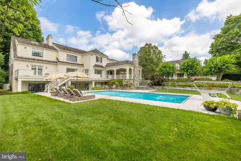 $3,950,000 | 11101 Piney Meetinghouse Road, Potomac, MD 20854