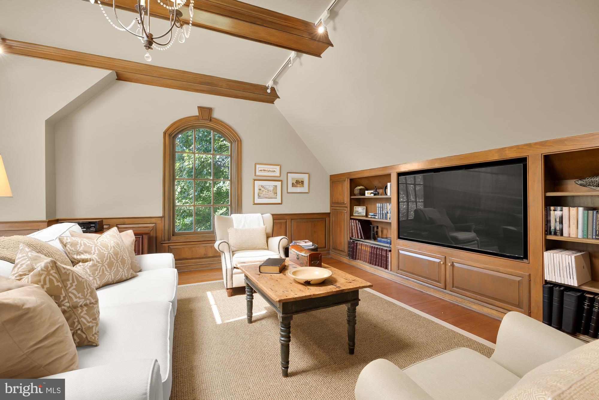 11101 Piney Meetinghouse Road Potomac, MD 20854 - Photo 33 of 96 Cozy retreat with charming details.