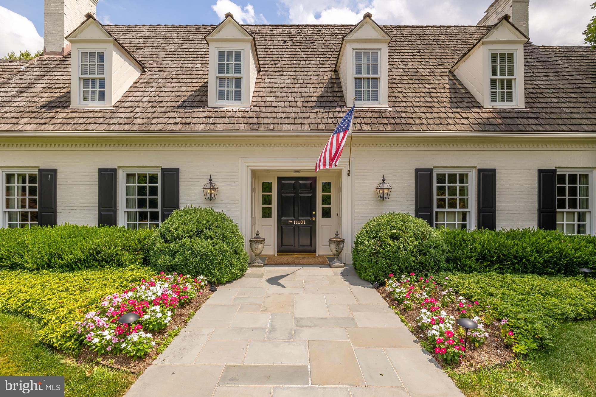 11101 Piney Meetinghouse Road Potomac, MD 20854 - Photo 4 of 96 Charming home with vibrant gardens.
