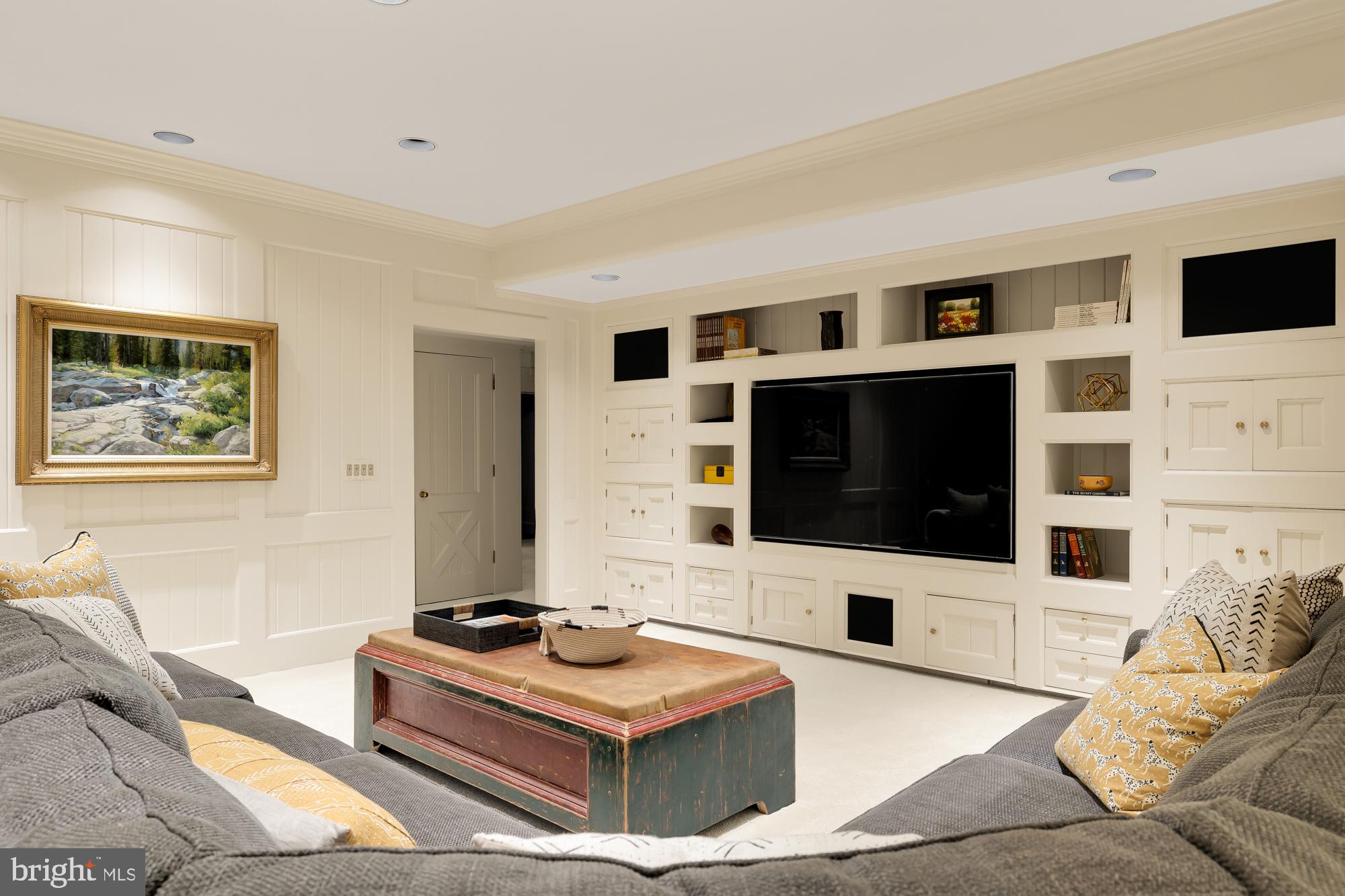 11101 Piney Meetinghouse Road Potomac, MD 20854 - Photo 53 of 96 Cozy modern living space with elegance.