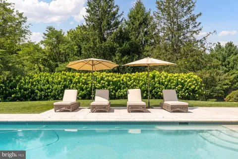 $3,950,000 | 11101 Piney Meetinghouse Road, Potomac, MD 20854