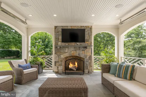 $3,950,000 | 11101 Piney Meetinghouse Road, Potomac, MD 20854