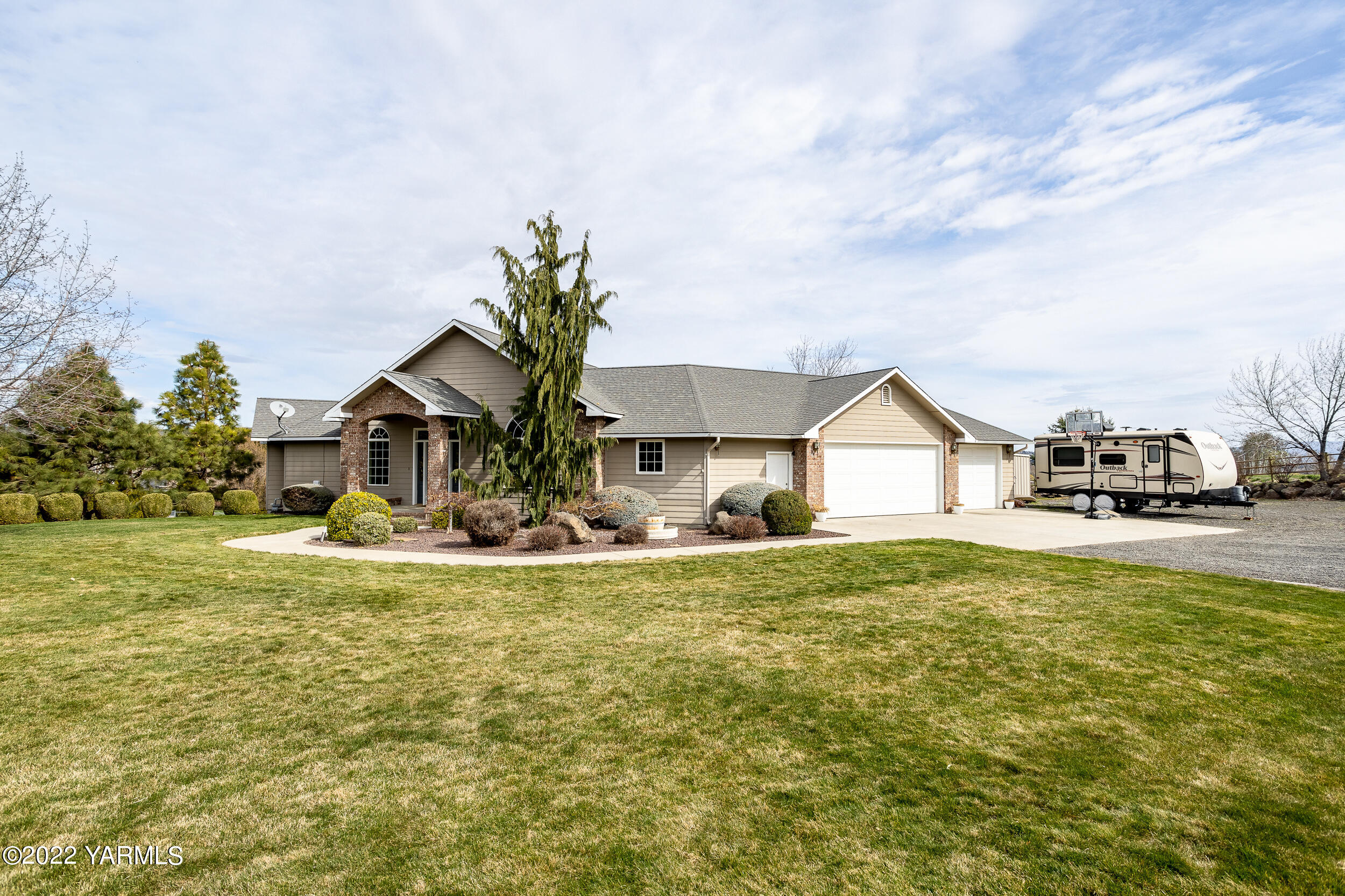 805 South Hennessy Road Yakima, WA 98908 - Photo 1 of 26 a front view of a house with swimming pool having outdoor seating