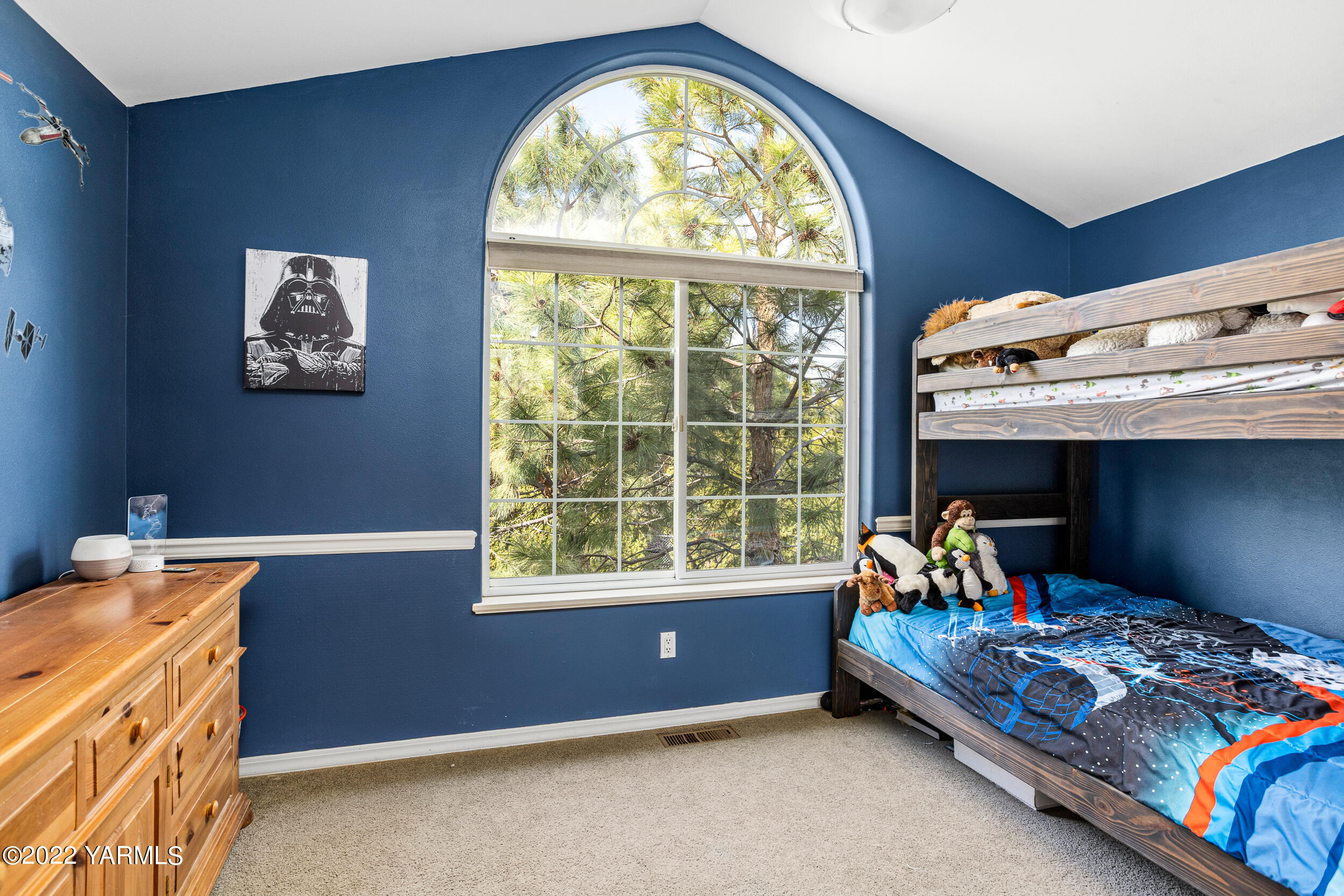805 South Hennessy Road Yakima, WA 98908 - Photo 13 of 26 a bedroom with a bed and a window