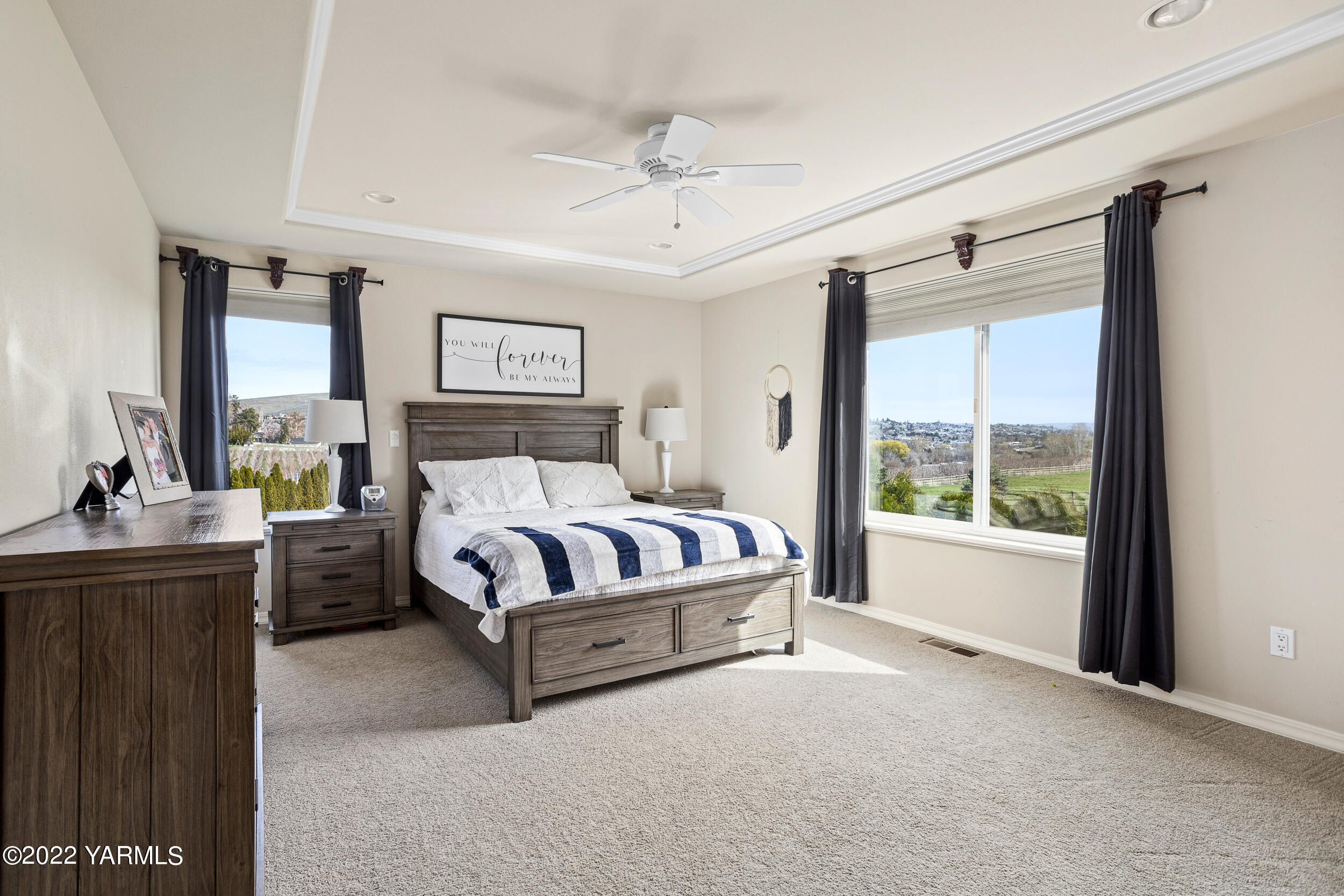 805 South Hennessy Road Yakima, WA 98908 - Photo 10 of 26 a spacious bedroom with a large bed and a chandelier