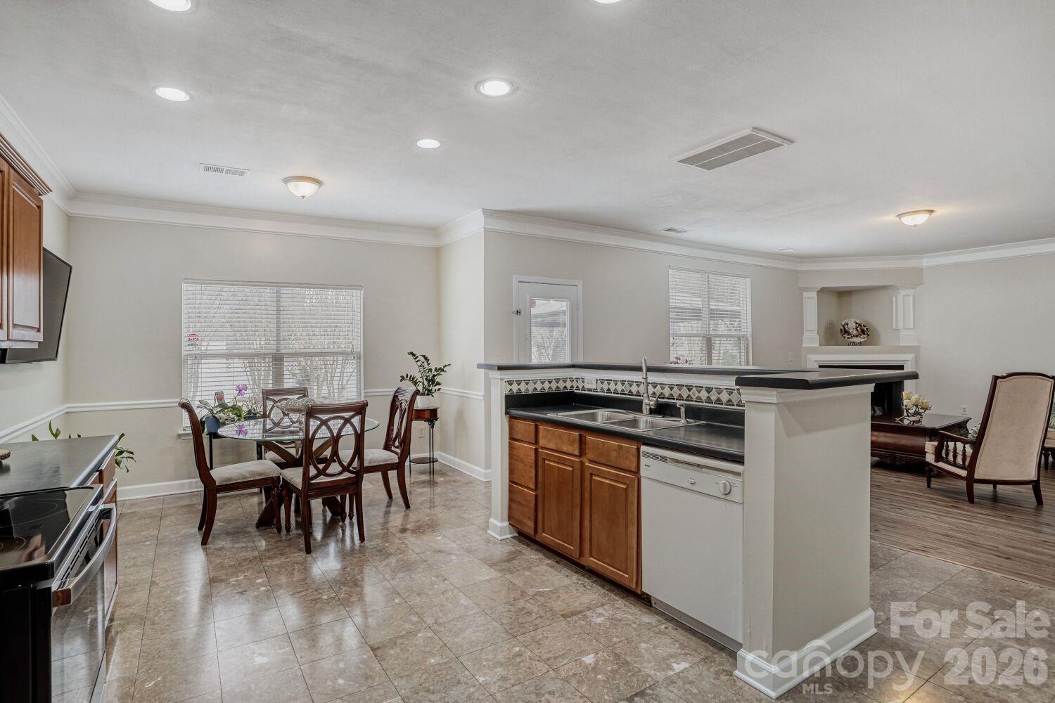 13622 Stringfellow Lane Charlotte, NC 28278 - Photo 6 of 11