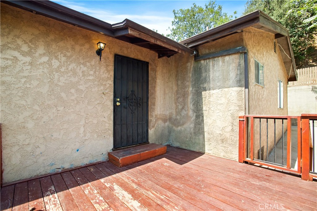 5335 Monterey Road Los Angeles, CA 90042 - Photo 8 of 33