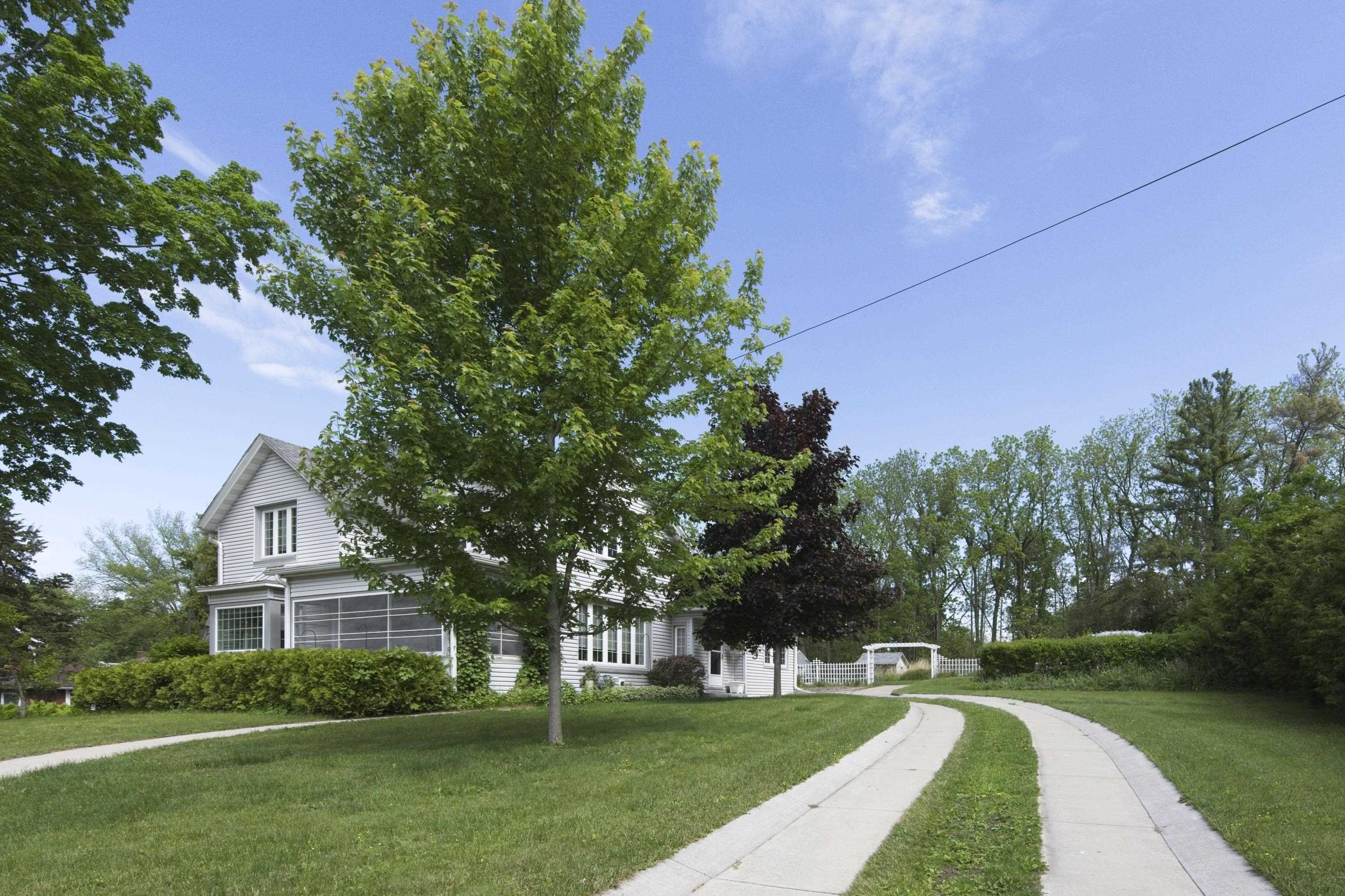 304 10th Baraboo, WI 53913 - Photo 2 of 28