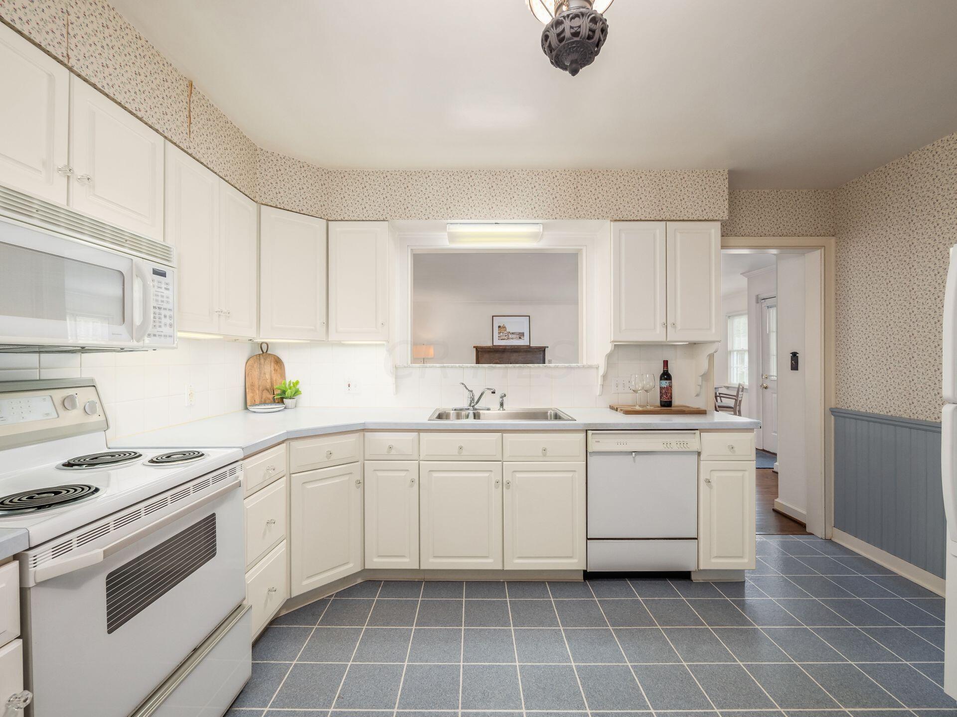 2470 Abington Road Columbus, OH 43221 - Photo 7 of 30 Kitchen