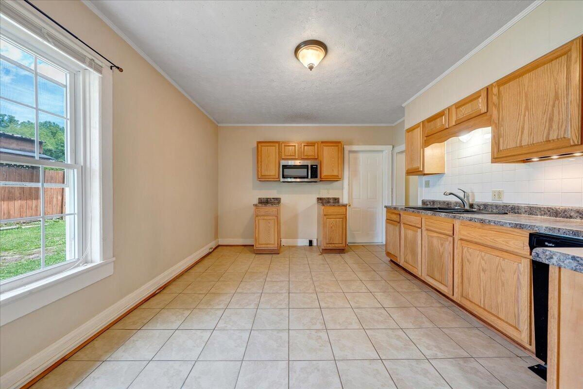 1408 Hatcher Avenue Covington, VA 24426 - Photo 7 of 21 06-MIB09830