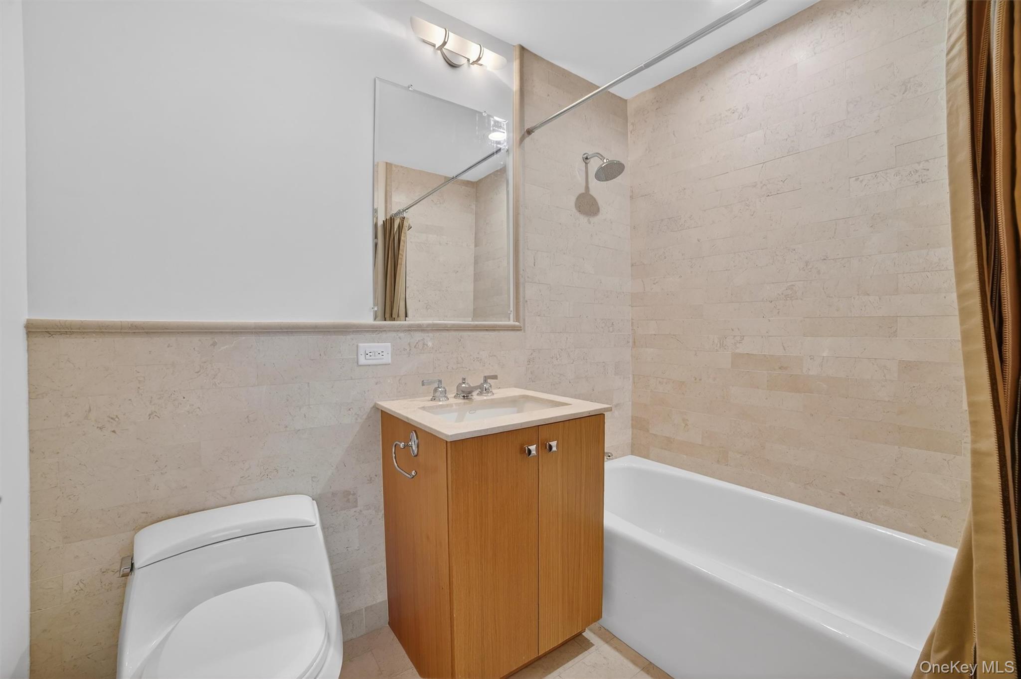 1 Renaissance Square, Unit 26F White Plains, NY 10601 - Photo 33 of 33 a bathroom with a sink a toilet and a bathtub