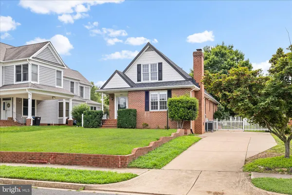 $679,900 | 408 Riverside Drive, Fredericksburg, VA 22401